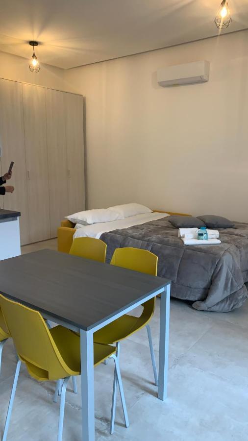 리쏘네 Dimora Di Privacy Fronte Parco E Ospedale Di Monza 아파트 외부 사진